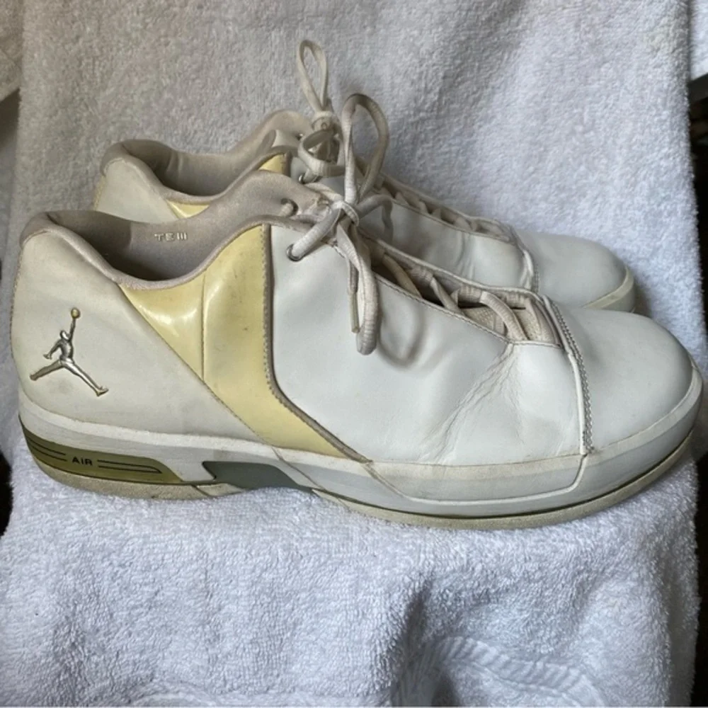 Air Jordan Mens Shoes‎ Size 10.5 White Lace Up Sneaker’s